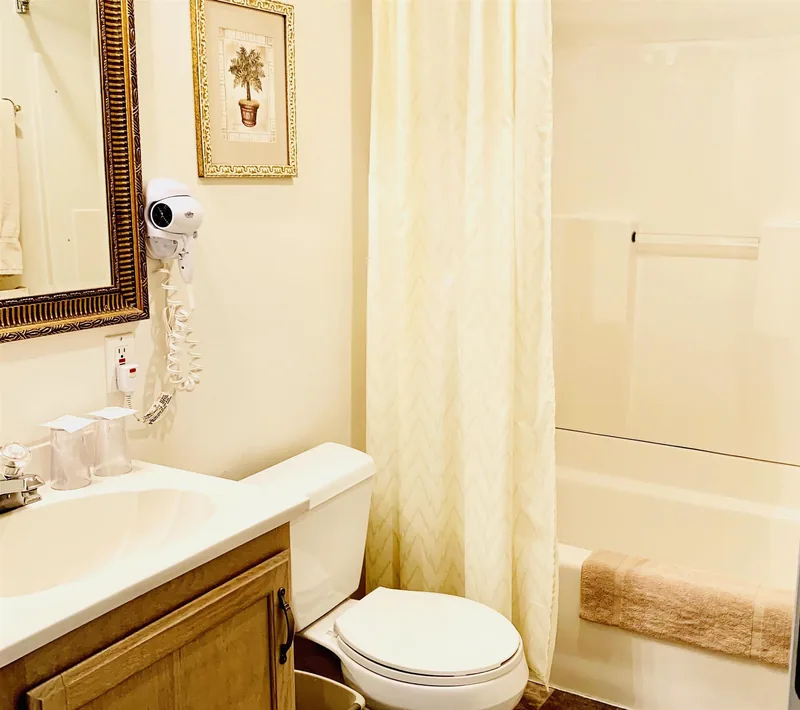 Room 1, photograph 3: interior and amenities at Landmark Motel