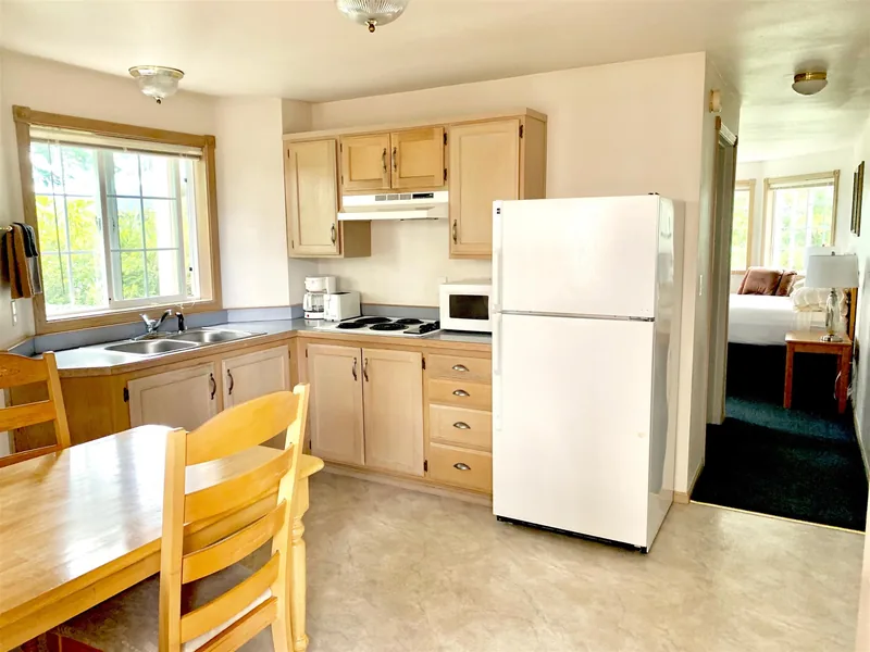 Room 1, photograph 2: interior and amenities at Landmark Motel